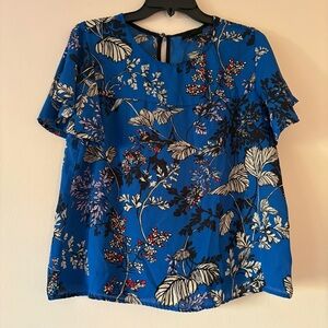 W5 Women’s Blue Floral Short Sleeve Blouse Size M Polyester Lightweight Top